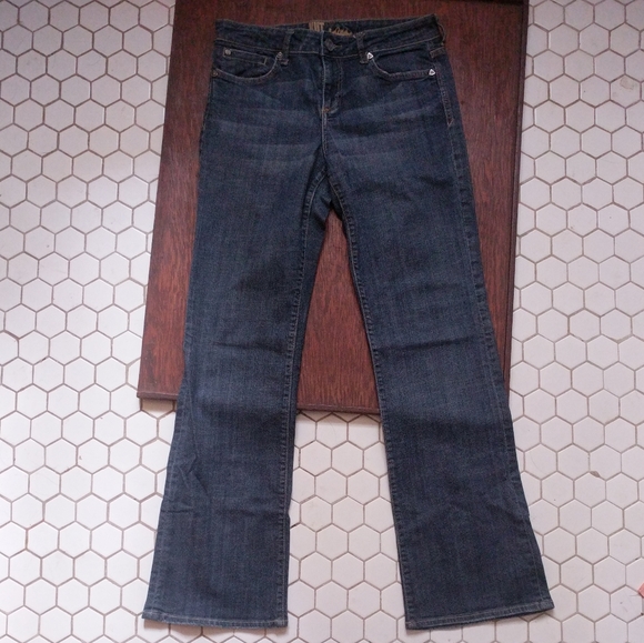 Kut From the Kloth Medium Wash Flare Jeans 6 - Picture 6 of 11